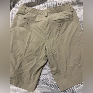 Men’s UA shorts